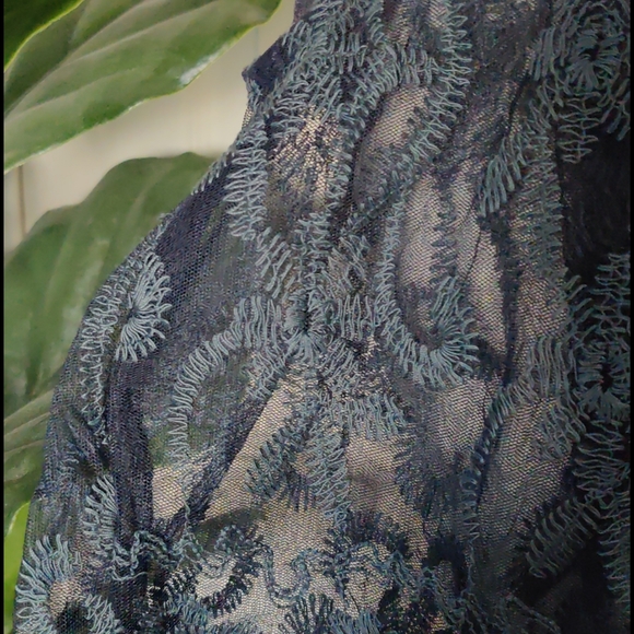 *💖 2/$15 or 4/$25, Embroidered design on a mesh fabric - Picture 4 of 6